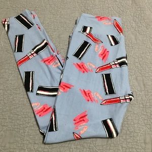 LuLaRow lipstick print leggings. OS